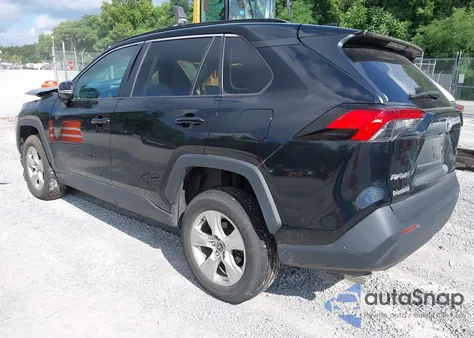 2021 Toyota Rav4 Xle z USA, uszkodzony, nr VIN 2T3W1RFV5MC130714